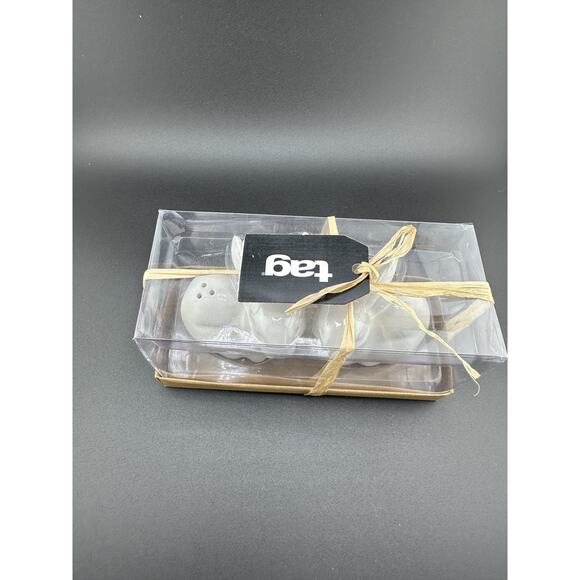 TAG NWT White Ceramic Easter Bunnies Salt and Pepper Shaker Set Boxed - Picture 3 of 6